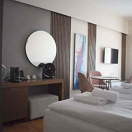 Akropolis Hotel *