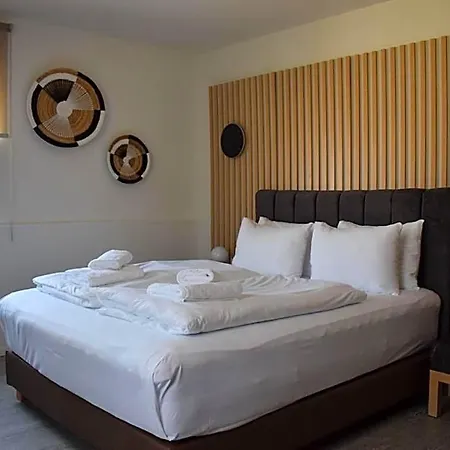 Akropolis Hotel *