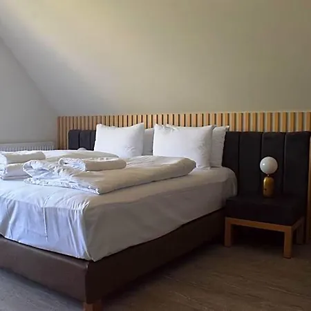 Akropolis Hotel *